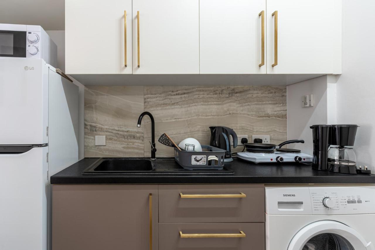Eleni'S 1-Br Apt In Larnaca Center ภายนอก รูปภาพ